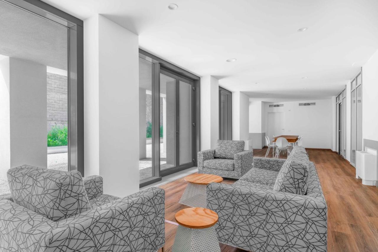 Modern With Terrace & Garage By Ndp Rent Appartement